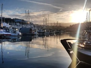 1 Bedroom Bijou Seaside Cabin on the Harbour in Brixham, Devon, England